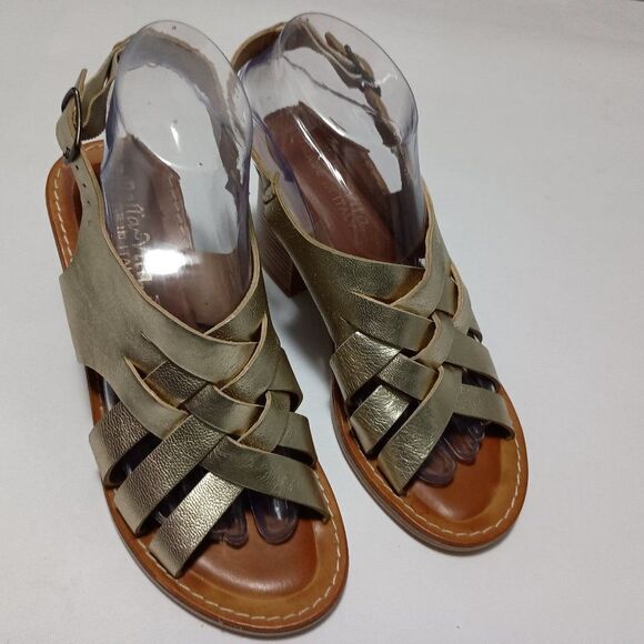 BELLA VITA, Metallic Gold Sandals, Cross Pattern Straps, Upper Leather, Size 7.5 - Picture 2 of 8